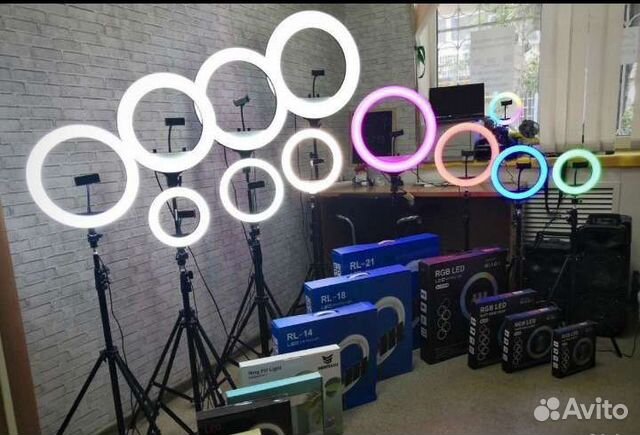 Кольцевая лампа новая со штативом