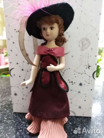 Кукла фарфоровая