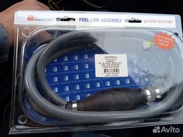 Новый шланг с грушей для подачи бензина