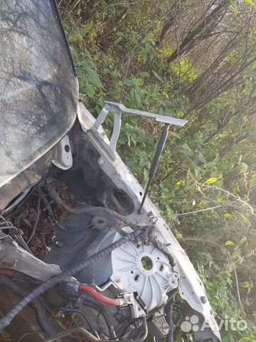 Петля амортизатор капота на BMW E60