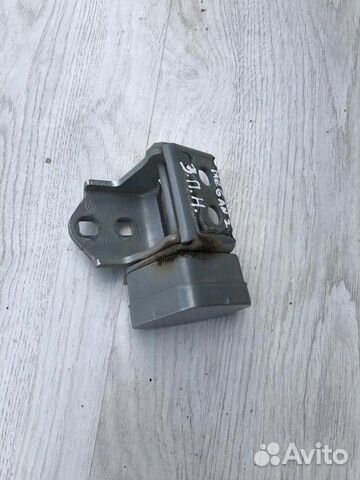 Крепление двери Рено Меган 2