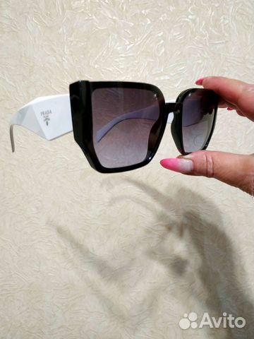 Солнцезащитные очки Prada