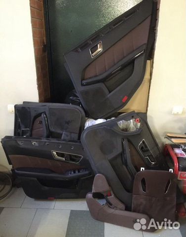 Обшивка двери правая Mercedes w212 коричневая