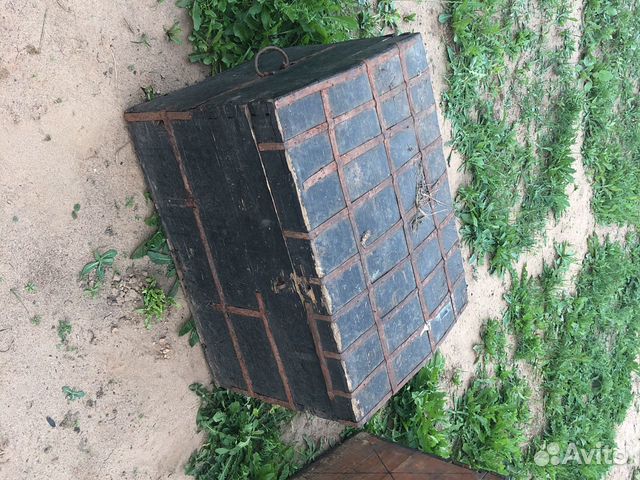 Сундук старинный