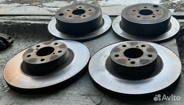 Тормозные диски Subaru 26300-AE071 26700-FG000