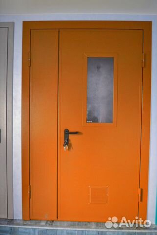 Общая дверь из металла со стеклопакетом