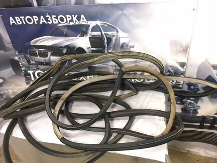 Уплотнитель двери Audi A6 C4