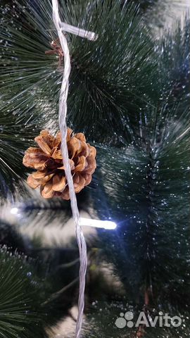 Украшение на ёлку, окно, гирлянда