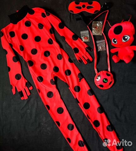 Костюм леди баг с игрушкой и талисманами