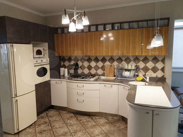 2-к. квартира, 61 м², 2/5 эт.