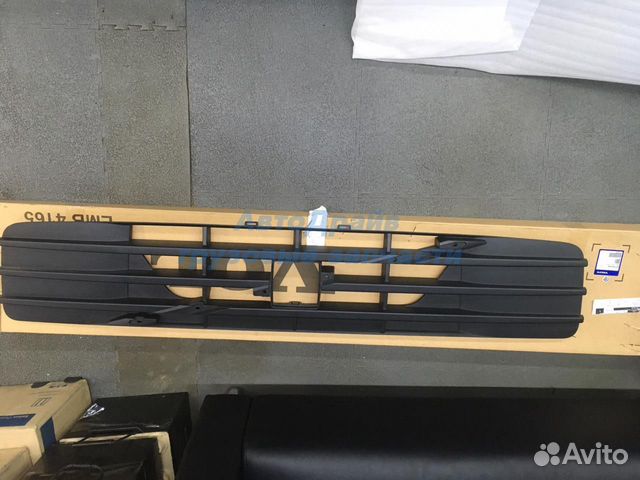 Решетка капота Volvo FE