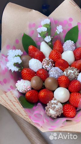 Съедобные букеты из клубники