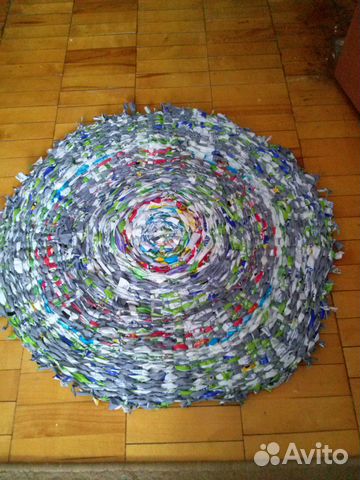 Яркий необычный плетёный коврик ручной работы