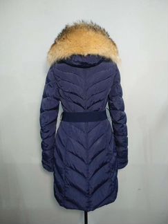 Зимний синий пуховик с мехом енота