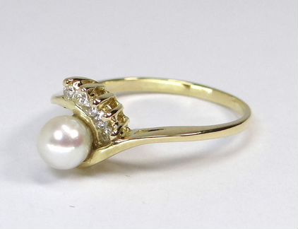 Золотое кольцо 750 пробы с жемчужиной