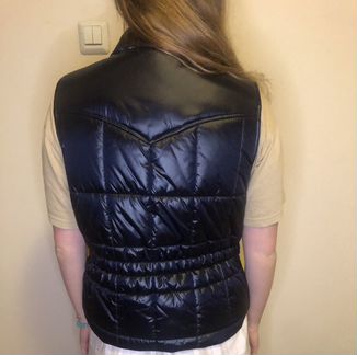 Жилетка пуховая женская
