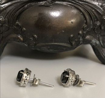 Серьги 750 пробы с чёрными брилл. 2 карат