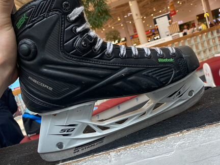 Коньки хоккейные