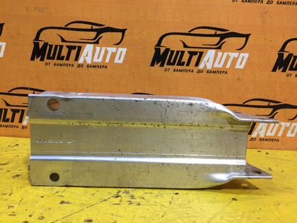 Кронштейн усилителя бампера передний правый