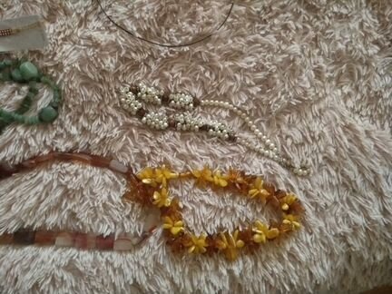 Бусы натуральные камни и бижутерия