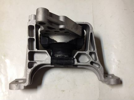 Опора двигателя правая Мазда 3