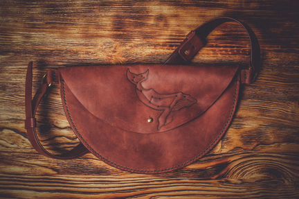 Поясная сумка из кожи