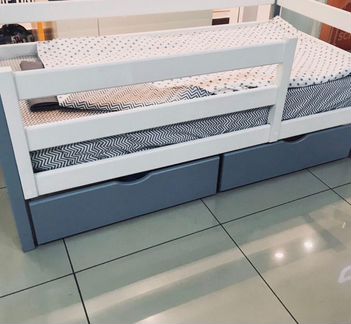 Кровать одноярусная с ящиками