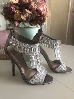 Босоножки Miss KG с декоративными бусинами