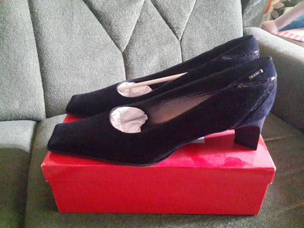 Новые замшевые туфли Nouchka р.38 черные