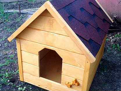 Будки таганрог. Дверь в будку для собаки. Собачьи будки из дерева. Собака с конурой. Деревянные собачьи будки.