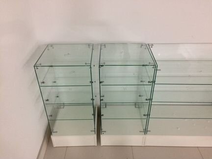 Прилавок стеклянный для магазина