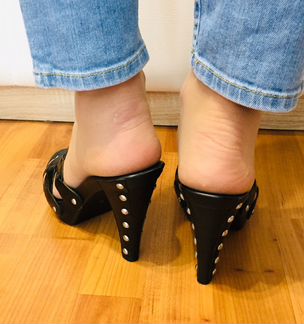 Босоножки Guess