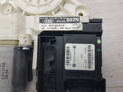 Моторчик стеклоподъемника передний правый Audi A3