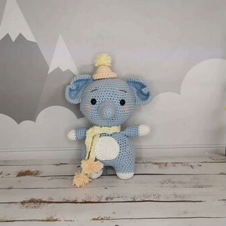 Вязаная игрушка Слоник с одеждой. Ручная работа