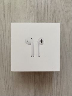 Наушники AirPods с беспроводным зарядным футляром