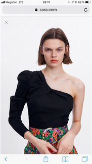 Чёрный топ с открытым плечом Zara