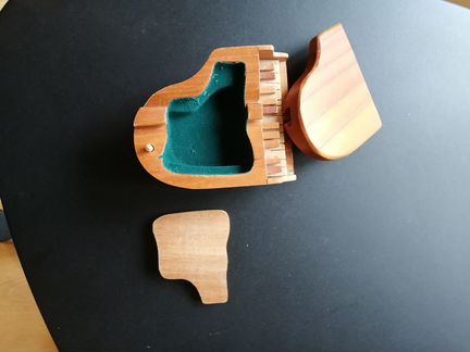 Шкатулка рояль