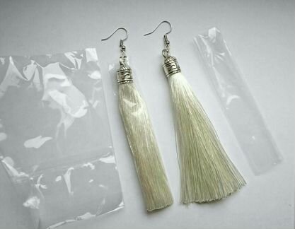 Стильные серьги-кисточки трех оттенков