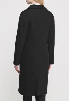 Чёрное пальто 