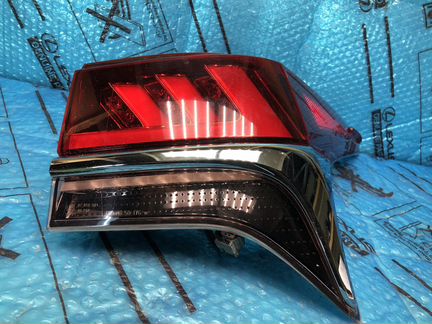 Lexus LS500 правый фонарь в крыло с 17 года оригин