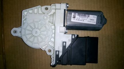 Моторчик стеклоподъемника vag 3C0959703е
