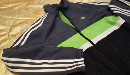 Костюм спортивный adidas 140р. новый
