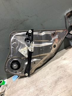 Стеклоподъемник задний левый Mercedes-Benz C-Class