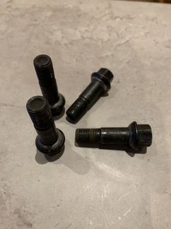 Колесные болты на mercedes amg