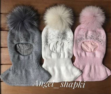 Шапка шлем с натуральным помпоном