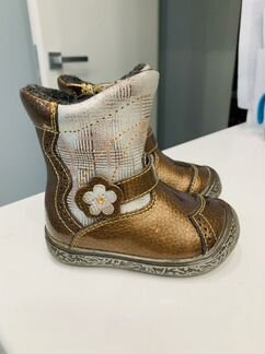 Сапожки новые малышковые kapika р.20