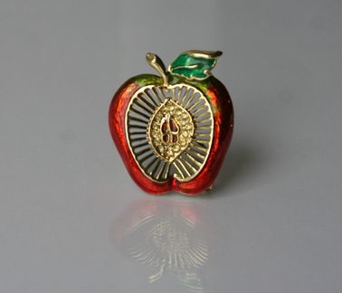 Брошь винтажная эмаль Denecraft яблочко