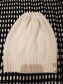 Базовая шапка молочного цвета