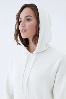 Удлиненная толстовка