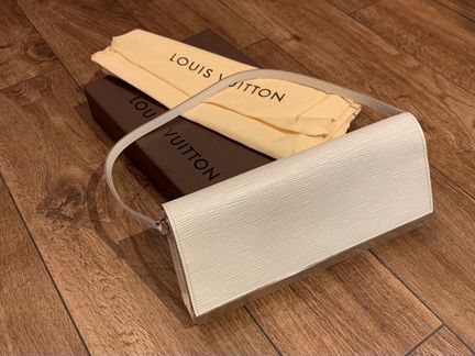Сумка (клатч) Louis Vuitton